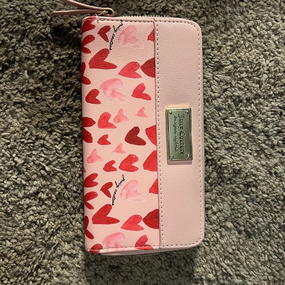 Juicy Couture Handbags - Juicy Couture Zipper Wallet
